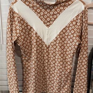 Chic Floral Long Sleeve Top in Brown and White
